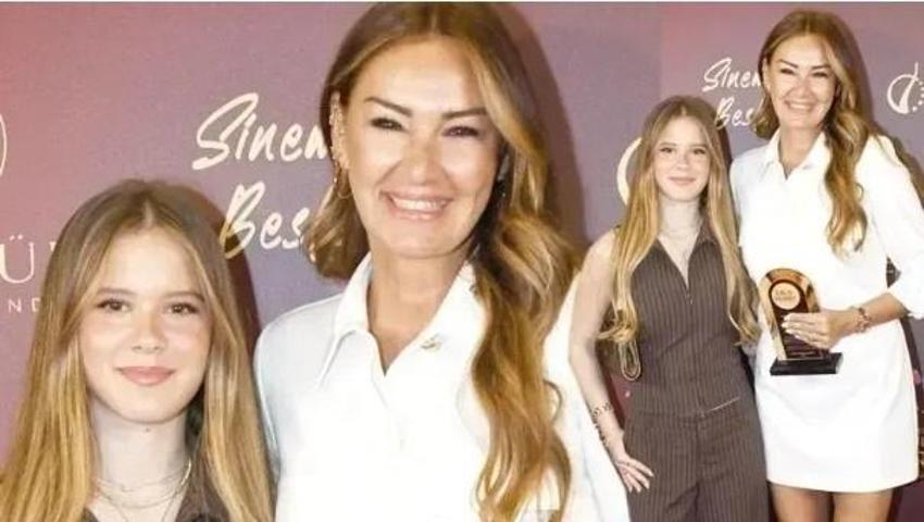 Pınar Altuğ ile kızı Su Atacan güzellikleriyle gündem oldu