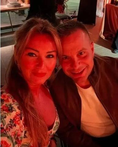 Pınar Altuğ ile kızı Su Atacan güzellikleriyle gündem oldu