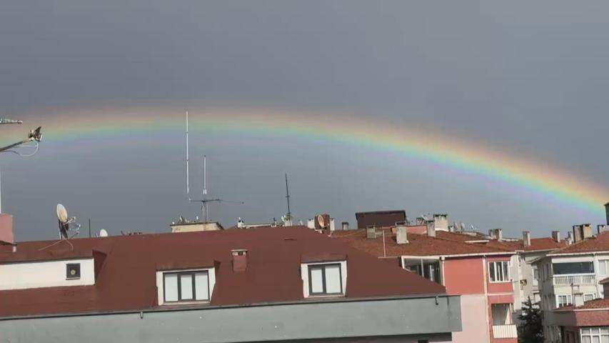 İstanbulda yağışın ardından gökkuşağı sürprizi