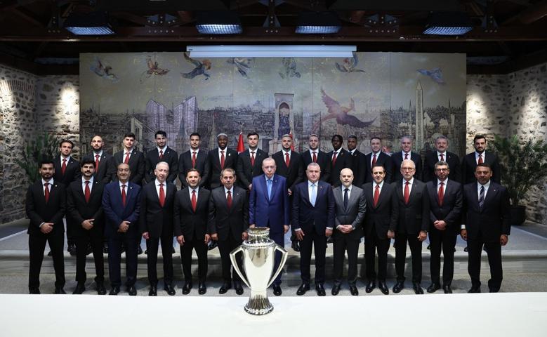 Cumhurbaşkanı Erdoğan, şampiyon Galatasaray’ı kabul etti