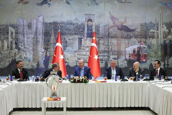 Cumhurbaşkanı Erdoğan, şampiyon Galatasaray’ı kabul etti