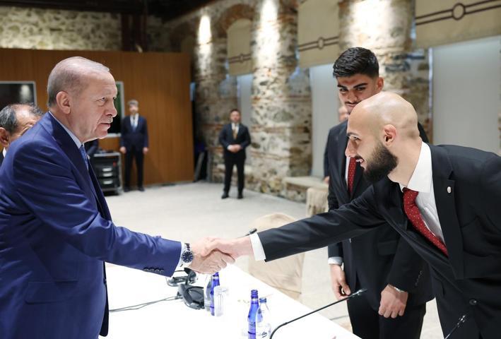 Cumhurbaşkanı Erdoğan, şampiyon Galatasaray’ı kabul etti
