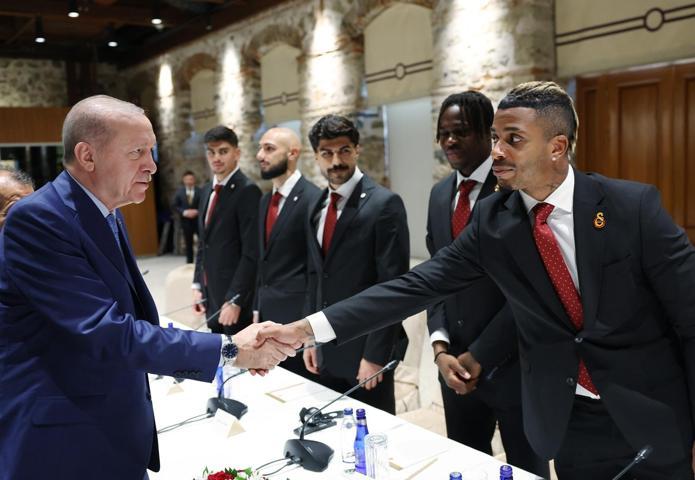 Cumhurbaşkanı Erdoğan, şampiyon Galatasaray’ı kabul etti