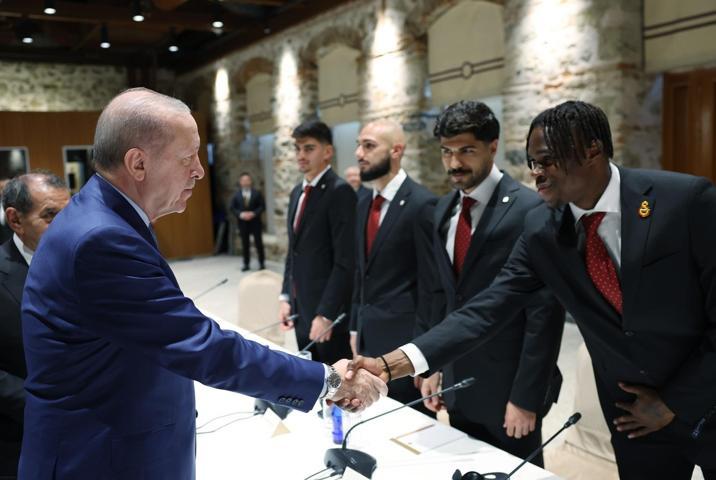 Cumhurbaşkanı Erdoğan, şampiyon Galatasaray’ı kabul etti