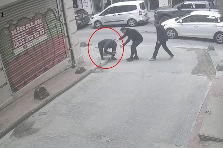 Yolda yürürken ölümden döndü Kafasına 7 dikiş atıldı