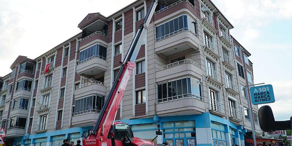 Yalnız Yaşayan 250 Kiloluk Adam Ölü Bulundu, Cenazesi Forkliftle Taşındı