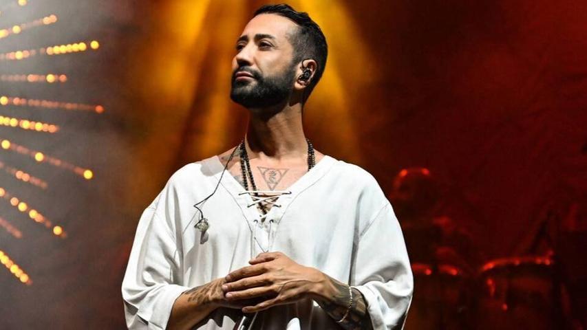 Tan Taşçı’nın Konserinde Şok An Alevler Bir Anda Yüzüne Parladı Ünlü Şarkıcının Zor Anları