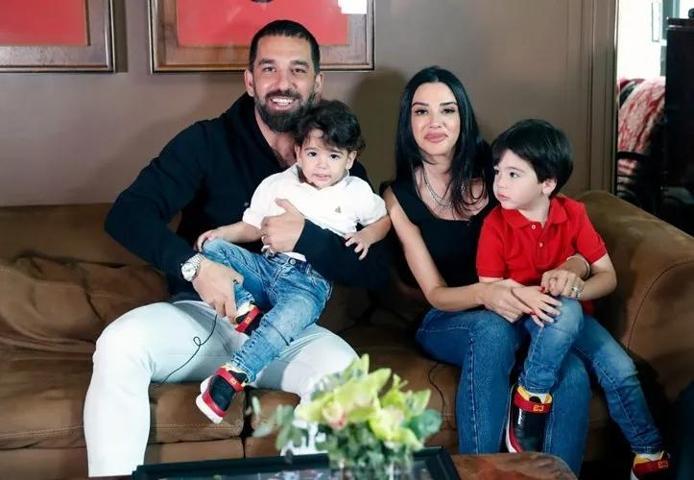 Arda Turan’ın Paylaşımı Yürekleri Burktu: Oğullarından Gelen Notlar Herkesi Duygulandırdı