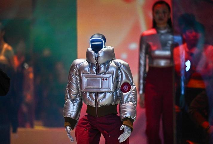 Podyuma bu kez robotlar çıktı