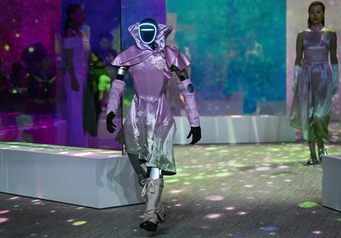 Podyuma bu kez robotlar çıktı