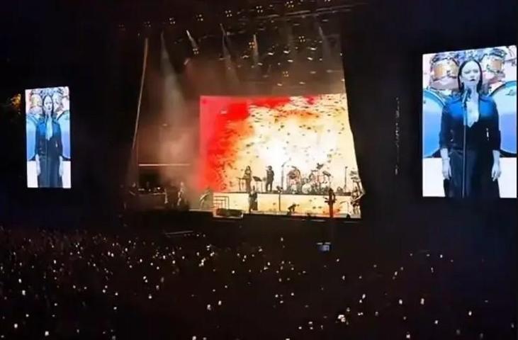 Şebnem Ferah 6 Yıl Aradan Sonra Sahnede: Yokluğunuzda Sizin Evim Olduğunuzu Anladım
