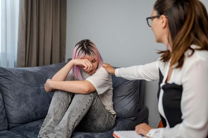 Depresyondaki Birine Bu 5 Cümleyi Sakın Söylemeyin İstemeden Zarar Veriyor Olabilirsiniz... Meğer Daha Yalnız Hissettiriyormuş