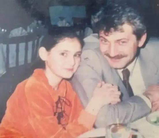 Ünlü İsimlerden Babalar Günü Paylaşımları Özlem Dolu Mesajlar Görenleri Duygulandırdı