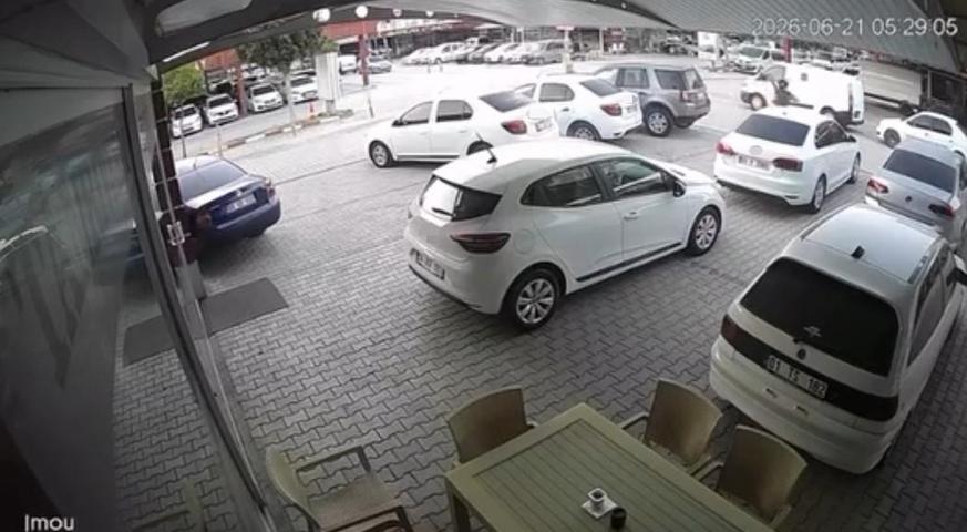 Oto galericiler sitesine kurşun yağmuru Çok sayıda araç zarar gördü