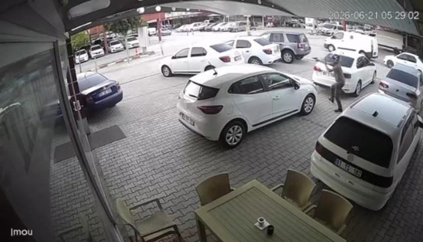 Oto galericiler sitesine kurşun yağmuru Çok sayıda araç zarar gördü