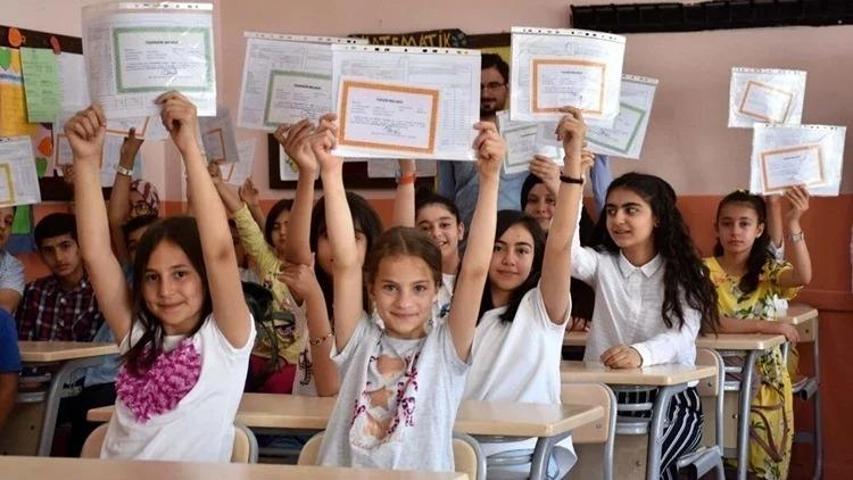 BUGÜN OKUL VAR MI Karneler Ne Zaman Verilecek, Saat Kaçta e-Okul Kapandı Mı e-Okul VBS Yoğunluğu Arttı