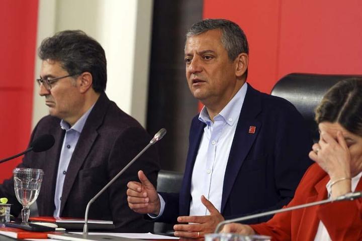 Yeni parti hazırlıklarında sona doğru: Özgür Özel ve Ekrem İmamoğlu arasında genel başkan anlaşmazlığı