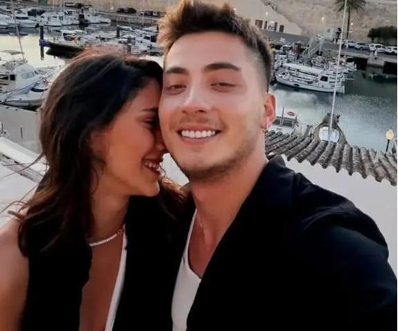Atakan Özkaya ve Dilin Döğer’den Romantik Paylaşım: Aşklarını Sanal Medyada Haykırdılar
