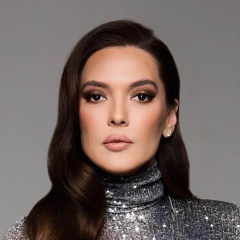 Demet Akalın fit görünümüyle beğeni topladı Kim der 54 yaşında