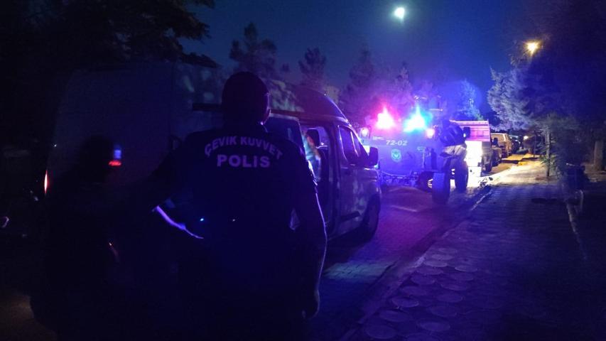 Mezarlıkta dehşet dolu anlar Aynı aileden 3 kişi öldü