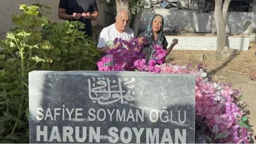 Safiye Soyman Oğlu Harun Akaröz’ün Mezarında Gözyaşlarına Boğuldu: “Bu Acı Hiç Sönmüyor”