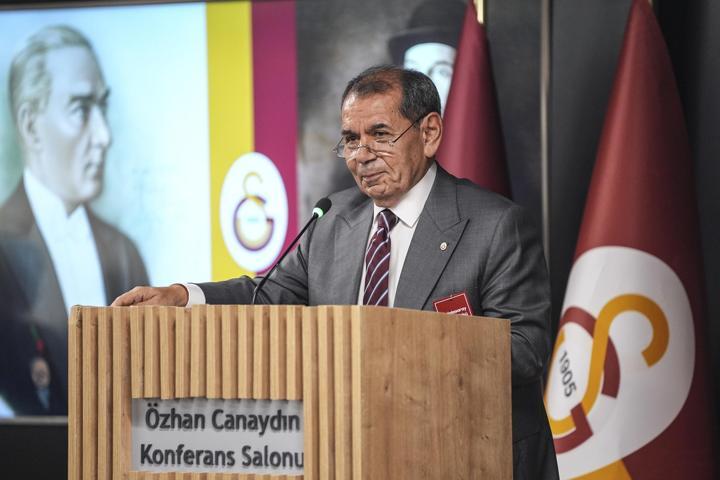 Galatasaray Kulübü Başkanı Dursun Özbek, transfer eleştirilerine cevap verdi