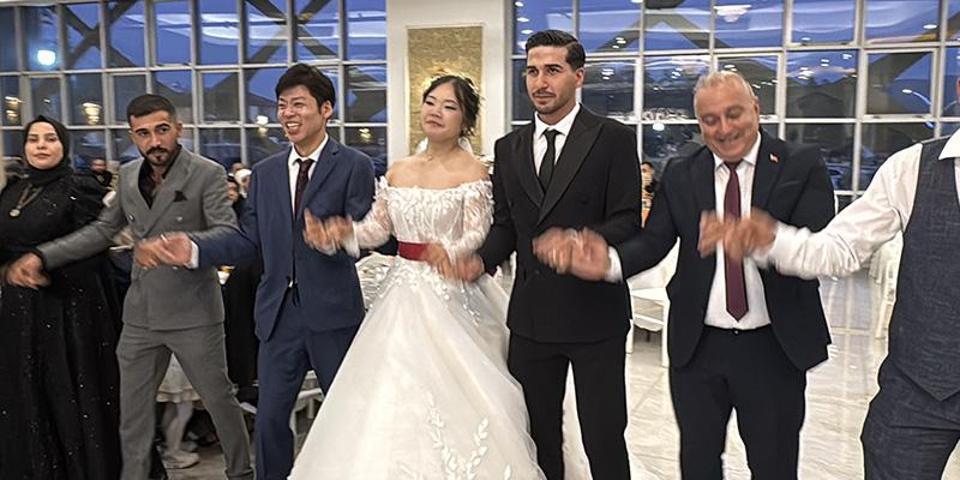 Japon geline Türk usulü düğün Dünya evine halaylarla girdi