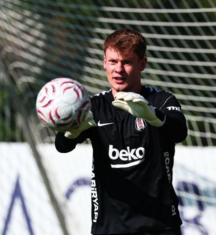 Beşiktaşın kalecisi Alexander Nübelin sır gibi sakladığı sevgilisi ortaya çıktı Güzelliği dillere destan