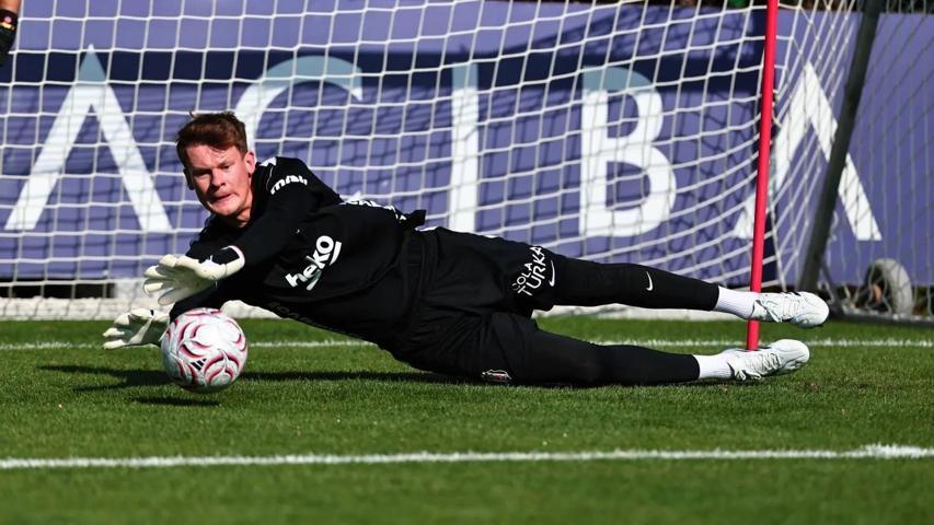 Beşiktaşın kalecisi Alexander Nübelin sır gibi sakladığı sevgilisi ortaya çıktı Güzelliği dillere destan