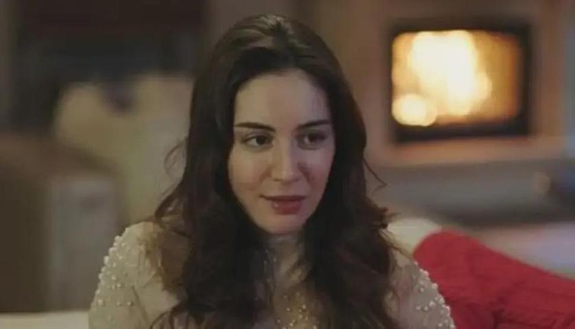Kızılcık Şerbetinin Çimeni Selin Türkmenden bikinili tatil pozu Beğeni butonu çöktü