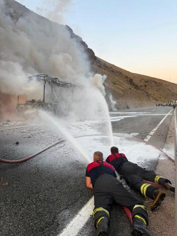 Erzincan’da yolcu otobüsü yandı