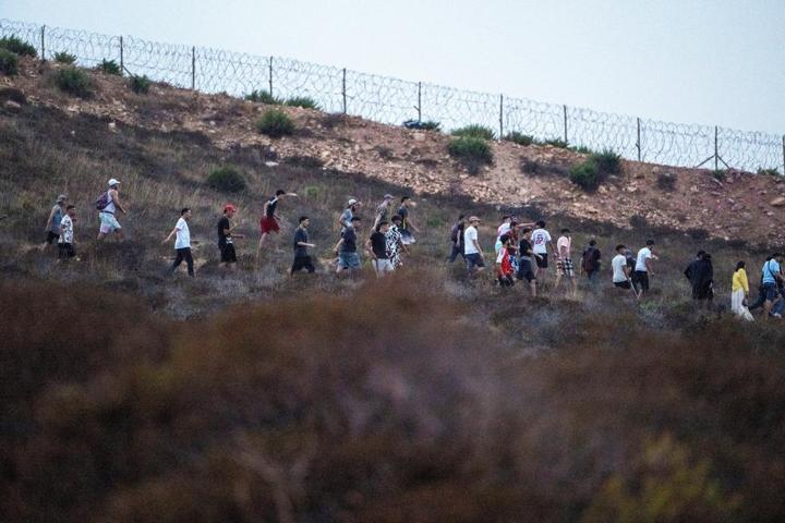 AB’yi karıştıran görüntüler Fastan İspanya toprağına göçmen akını: 24 saatte 49 bin kişi geçti...Sanchezden yeni açıklama geldi