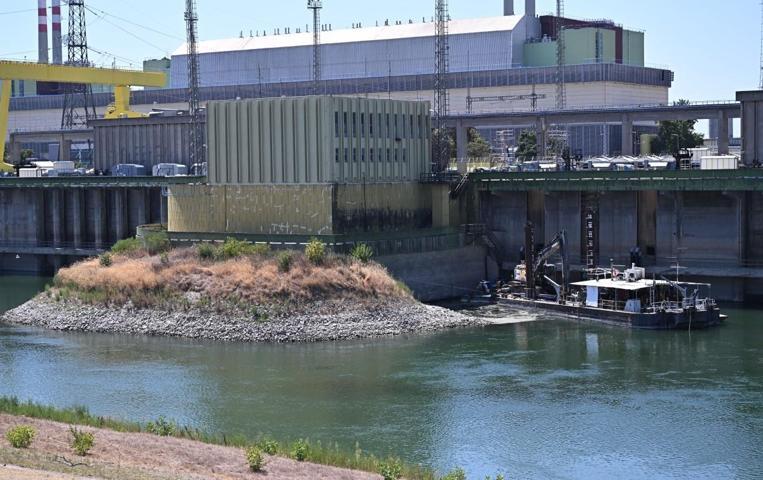 Tuna Nehri’nde alarm seviyesi 44 yıl sonra ilk: Macaristan nükleer santralini kapatıyor