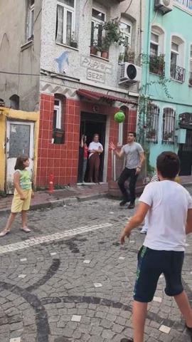 Balatta Haysiyet Maçı Doğukan Güngör Çocukları Kırmadı... İşte O Anlar