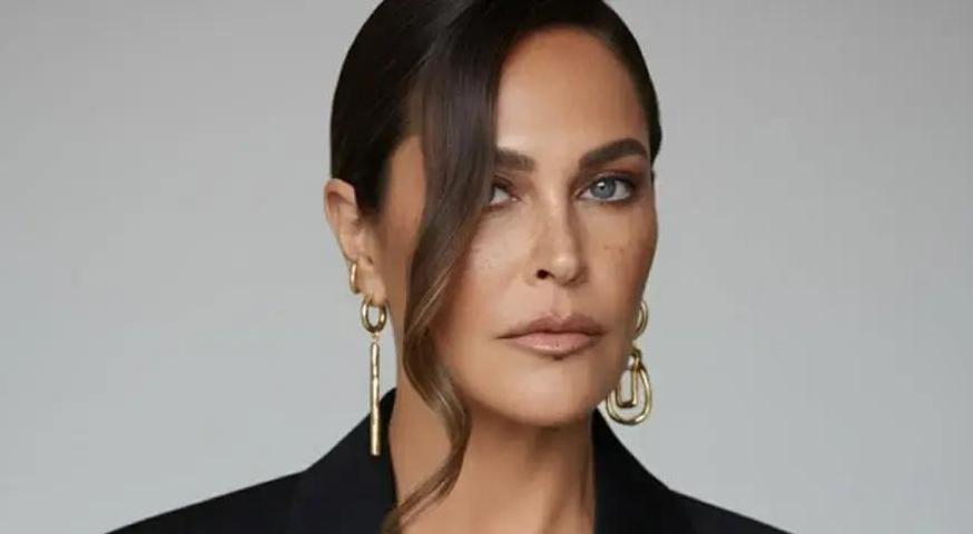 62 yaşındaki Hülya Avşar beyaz bikinisiyle yıllara meydan okudu