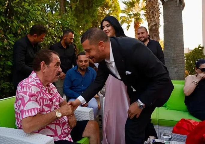 İbrahim Tatlısesin Evinde Kız İsteme Heyecanı Manevi Kızına Beşi Bi Yerde Taktı