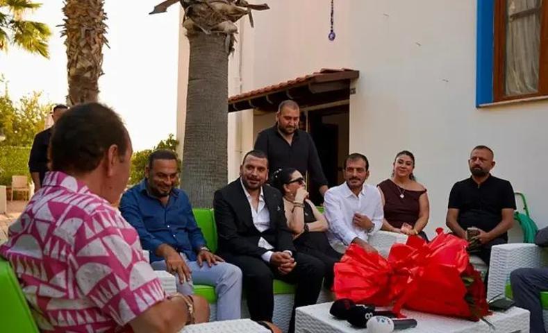 İbrahim Tatlısesin Evinde Kız İsteme Heyecanı Manevi Kızına Beşi Bi Yerde Taktı
