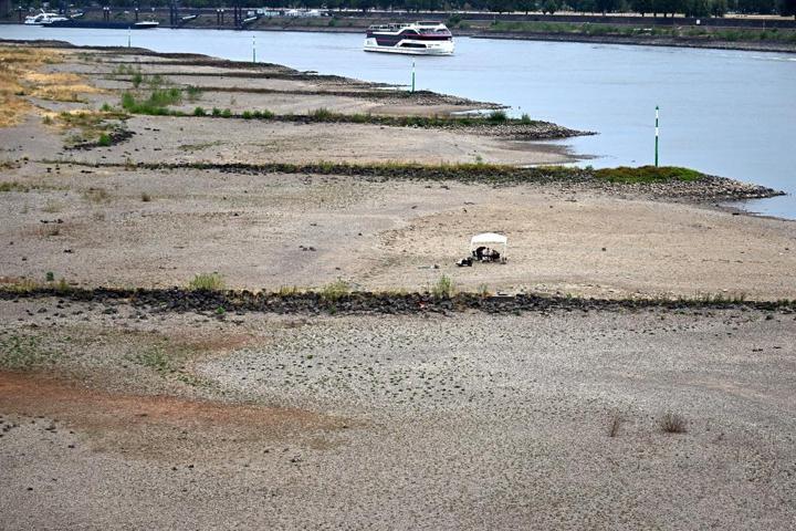 Avrupada nehirler kuruyor Nükleer santral alarmı var: Romanyadan patlayıcı ile müdahale geldi...