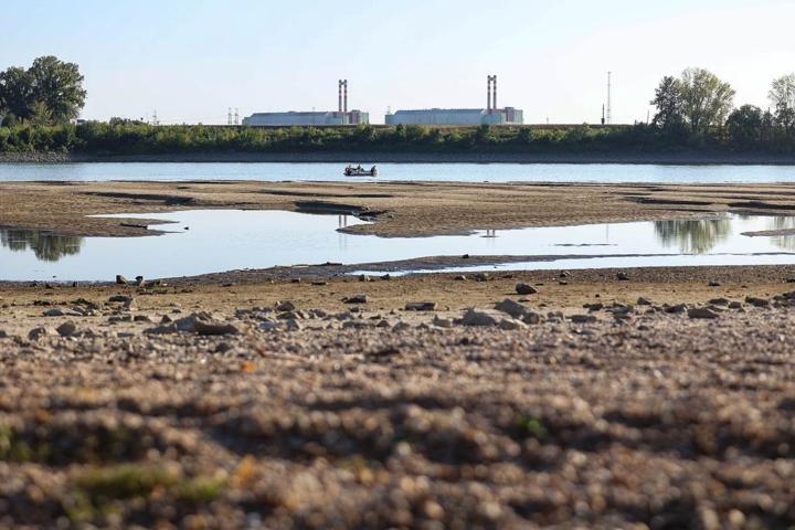 Avrupada nehirler kuruyor Nükleer santral alarmı var: Romanyadan patlayıcı ile müdahale geldi...