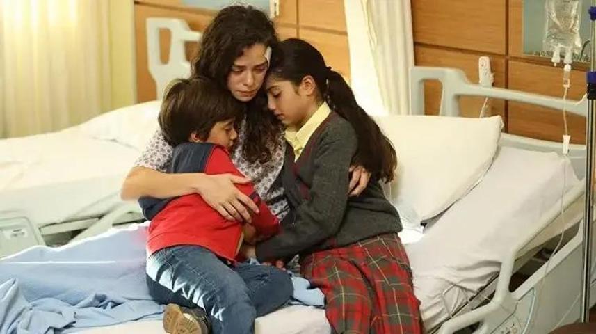 Kübra Süzgün Gözyaşları İçinde “Beni ve Ailemi Çetelere Yem Ettiler” Demişti Özge Özpirinçci Sessizliğini Bozdu İşte O Açıklama