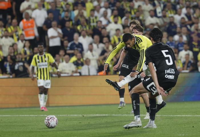 Mason Greenwooddan hayran bırakan gol Fenerbahçe kariyerine mükemmel başladı...