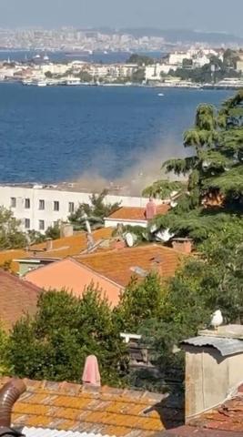 Heybeliadada Deniz Harp Okulunun çatısında yangın