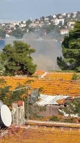Heybeliadada Deniz Harp Okulunun çatısında yangın