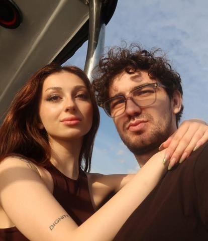 Romantik poz Manifest üyesi Sueda Uluca ile Berkcan Güven aşka geldi