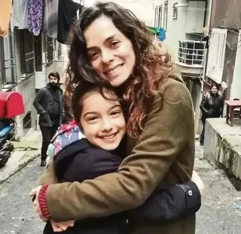 3 milyon dolarlık iddia gündem oldu Kübra Süzgün’den Özge Özpirinçci hakkında çarpıcı iddialar: “Bende ses kayıtları var”
