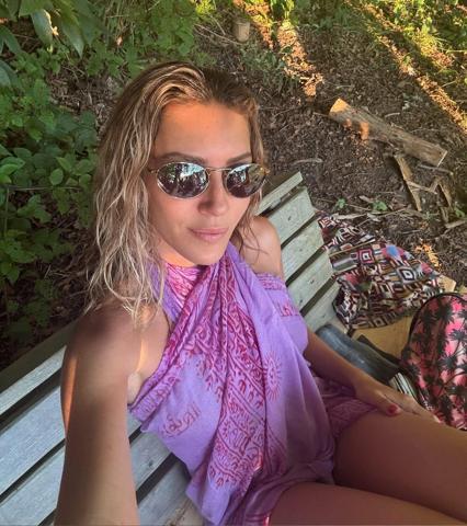 Kenan İmirzalıoğlunun güzeller güzeli eşi Sinem Kobalın tatil pozları olay oldu: Aşk kadın