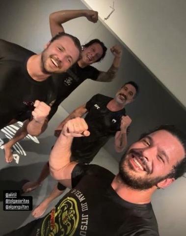 FİT İKİLİ Barış Arduç ve Tolga Sarıtaştan kas şov
