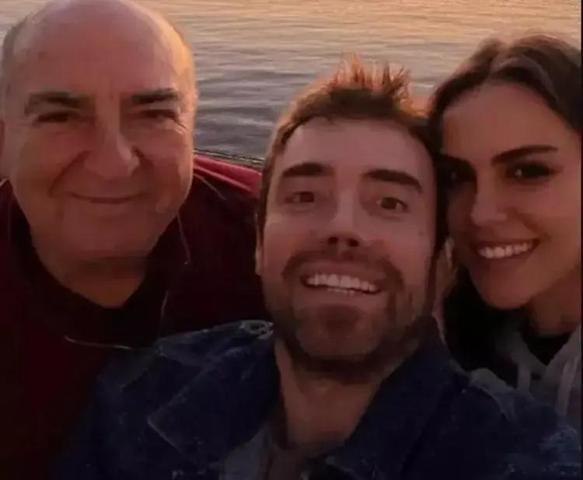 Teknede aşk dolu kutlama Murat Dalkılıç ile Özgü Kaya’nın tişörtlerindeki mesaj şaşırttı