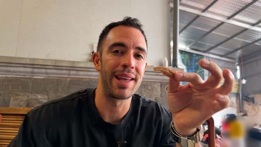 Mert Öztürkten Cesur Tadım: Vietnamda Yılan Yedi