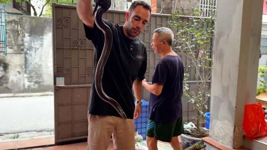 Mert Öztürkten Cesur Tadım: Vietnamda Yılan Yedi